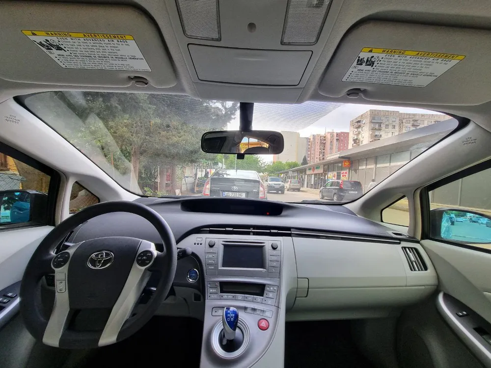 Toyota Prius  photo 4
