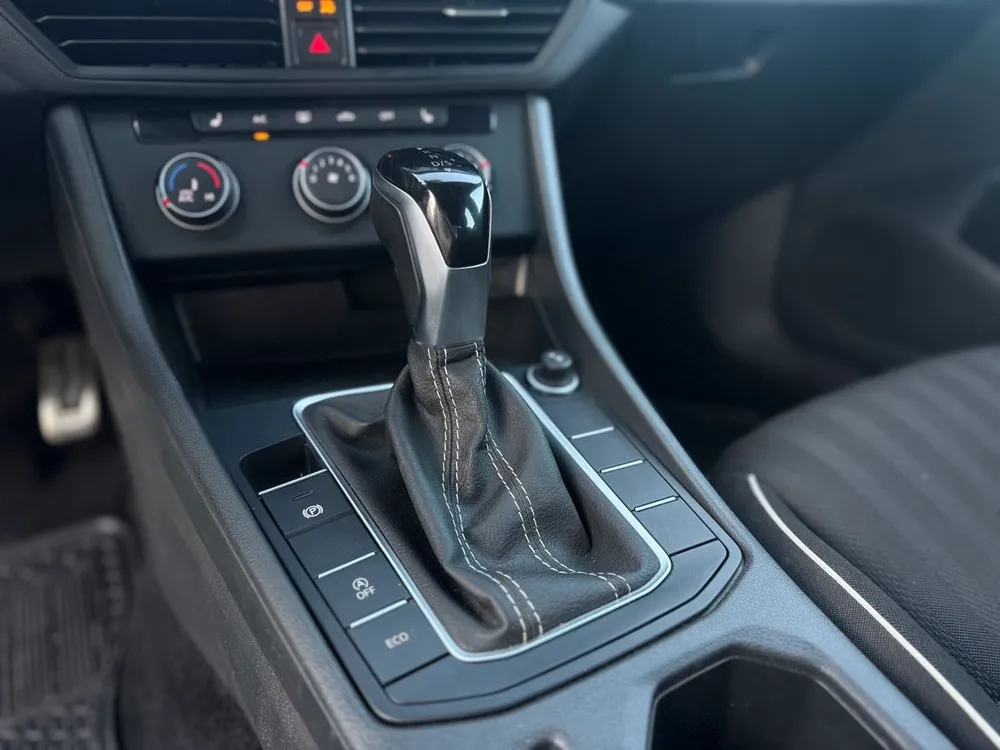 VW Jetta photo 13
