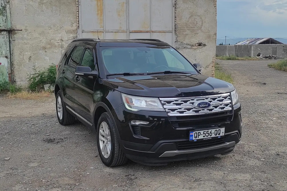 Ford Explorer photo 8