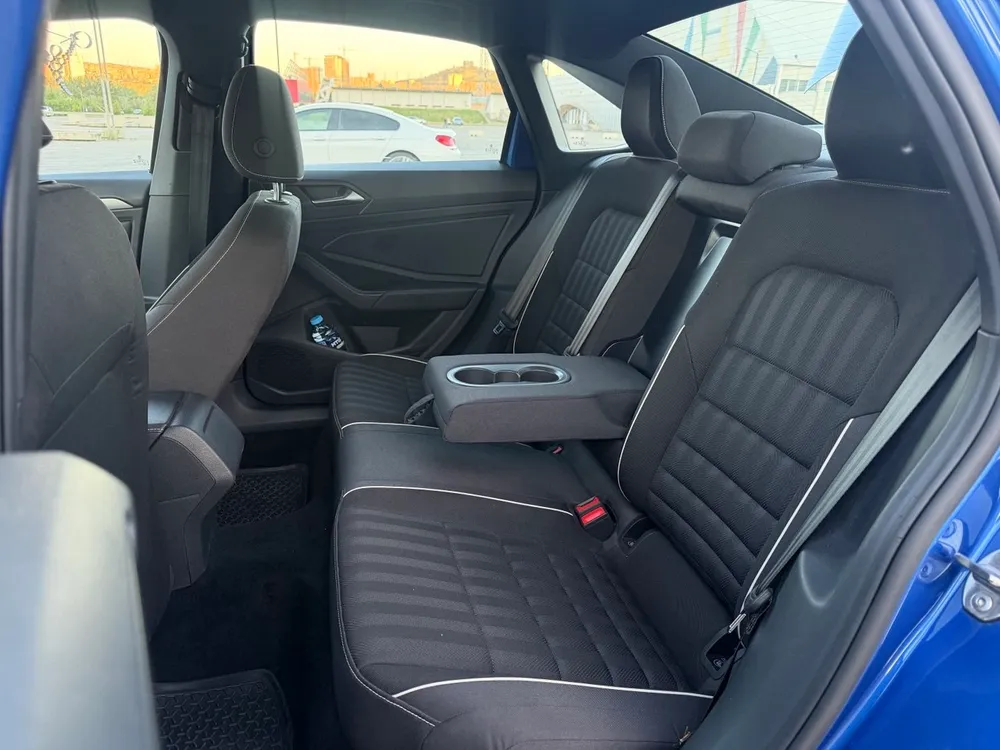 VW Jetta photo 10