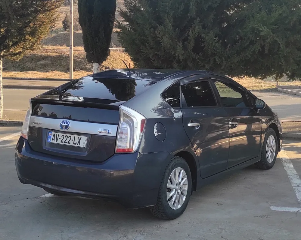 Toyota Prius photo 5