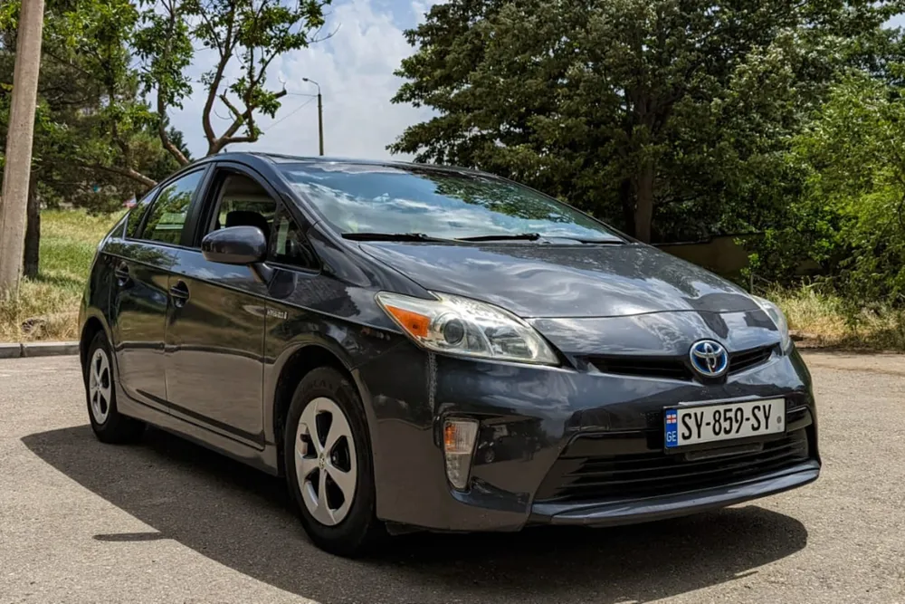 Toyota Prius photo 2