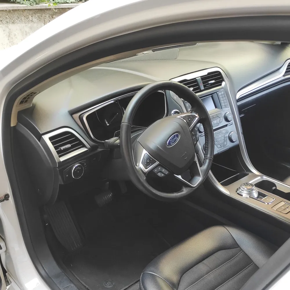 Ford Fusion photo 6