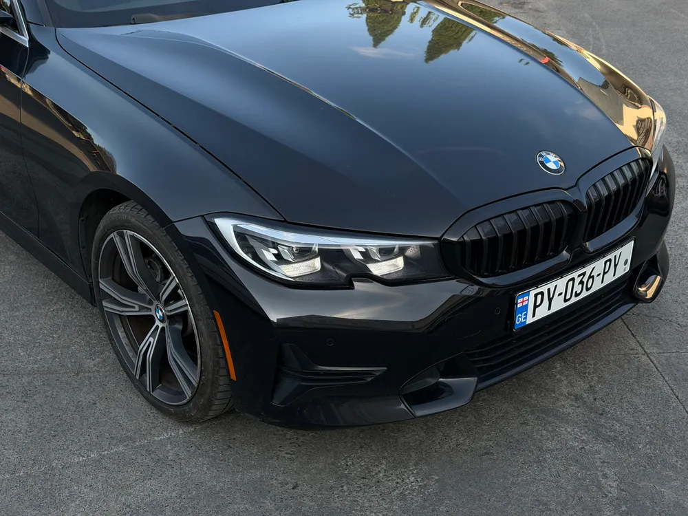 BMW 330i photo 3
