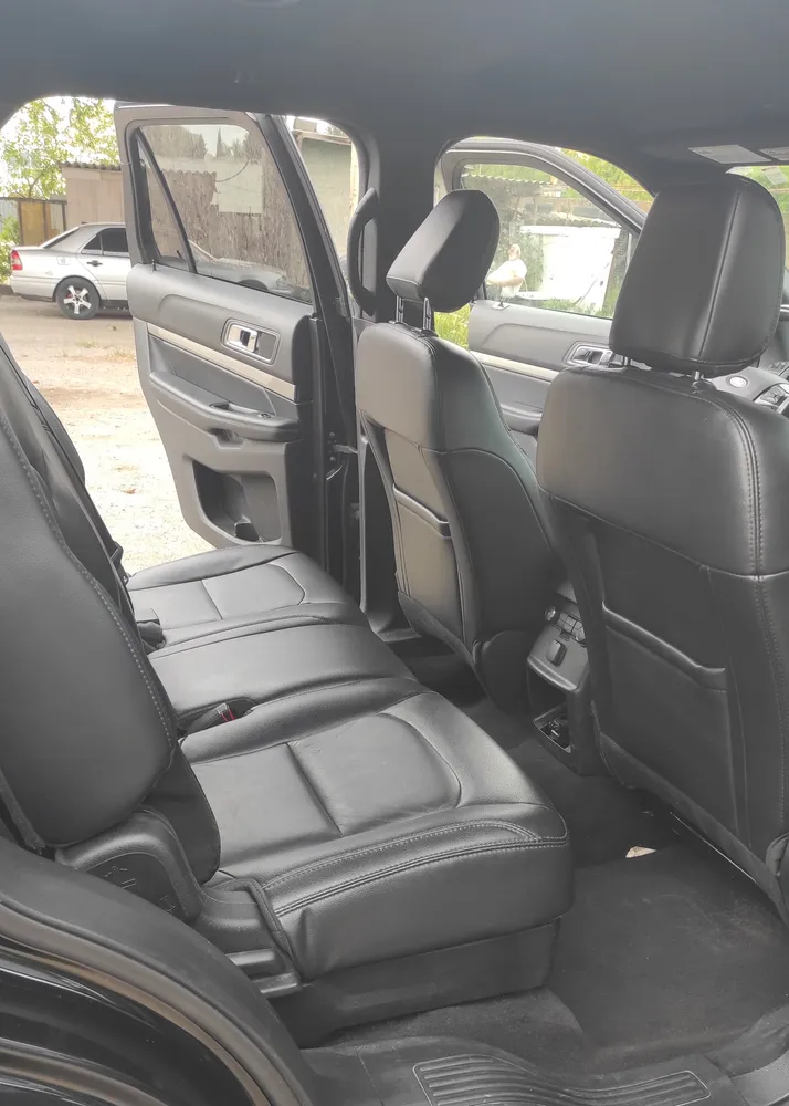 Ford Explorer photo 5