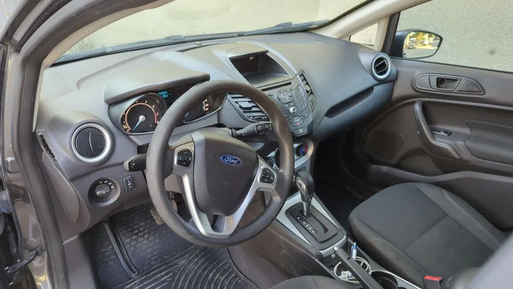 Ford Fiesta photo 4