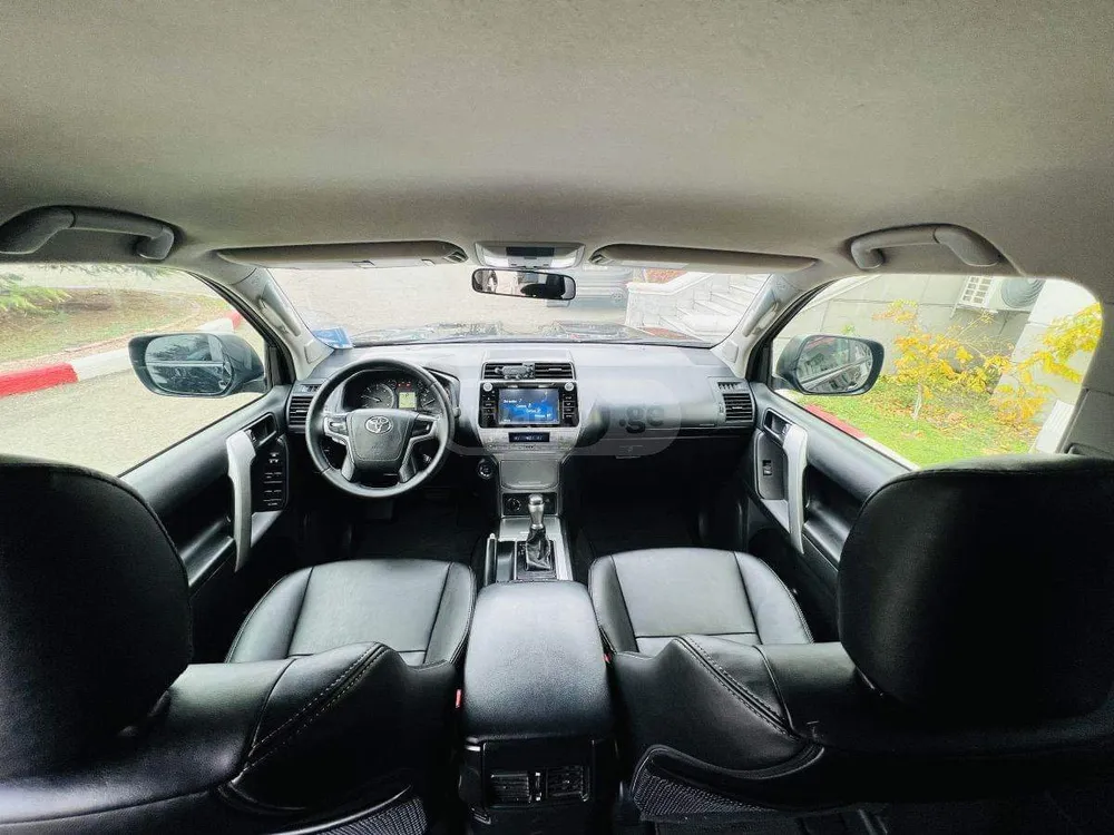 Land Cruiser Prado photo 3