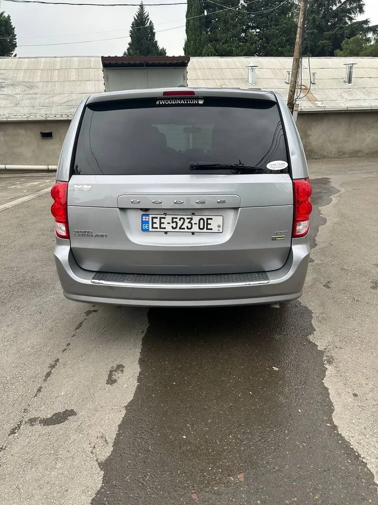 Dodge Grand Caravan photo 4