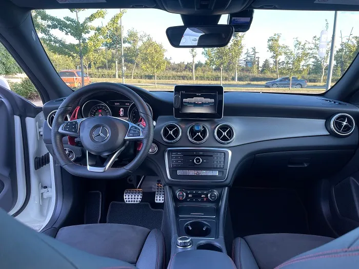 Mercedes CLA photo 8