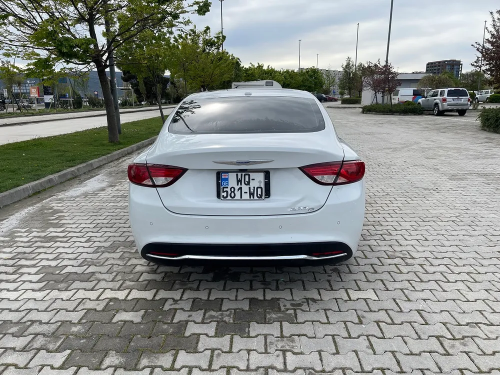 Chrysler 200 photo 3
