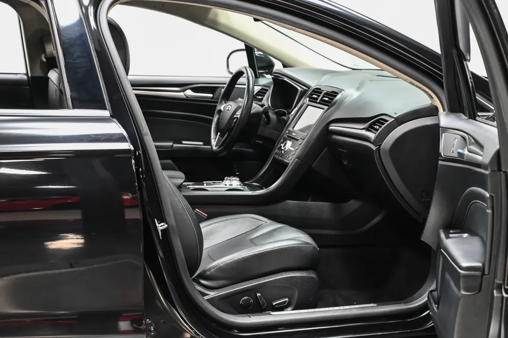 Ford Fusion Titanium Hybrid photo 4