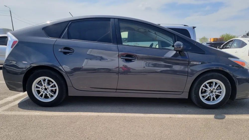 Toyota Prius photo 4