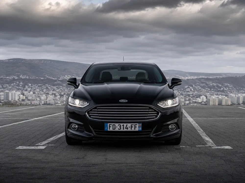 Ford Fusion Titanium Hybrid photo 2