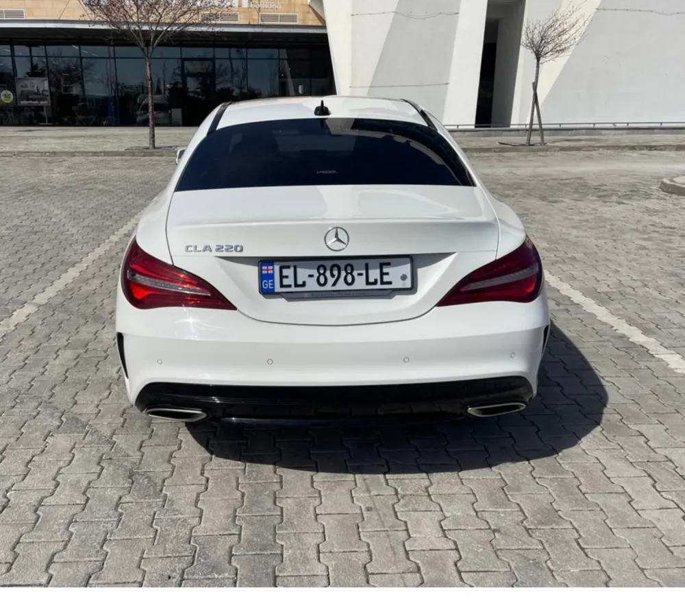 Mercedes CLA photo 2