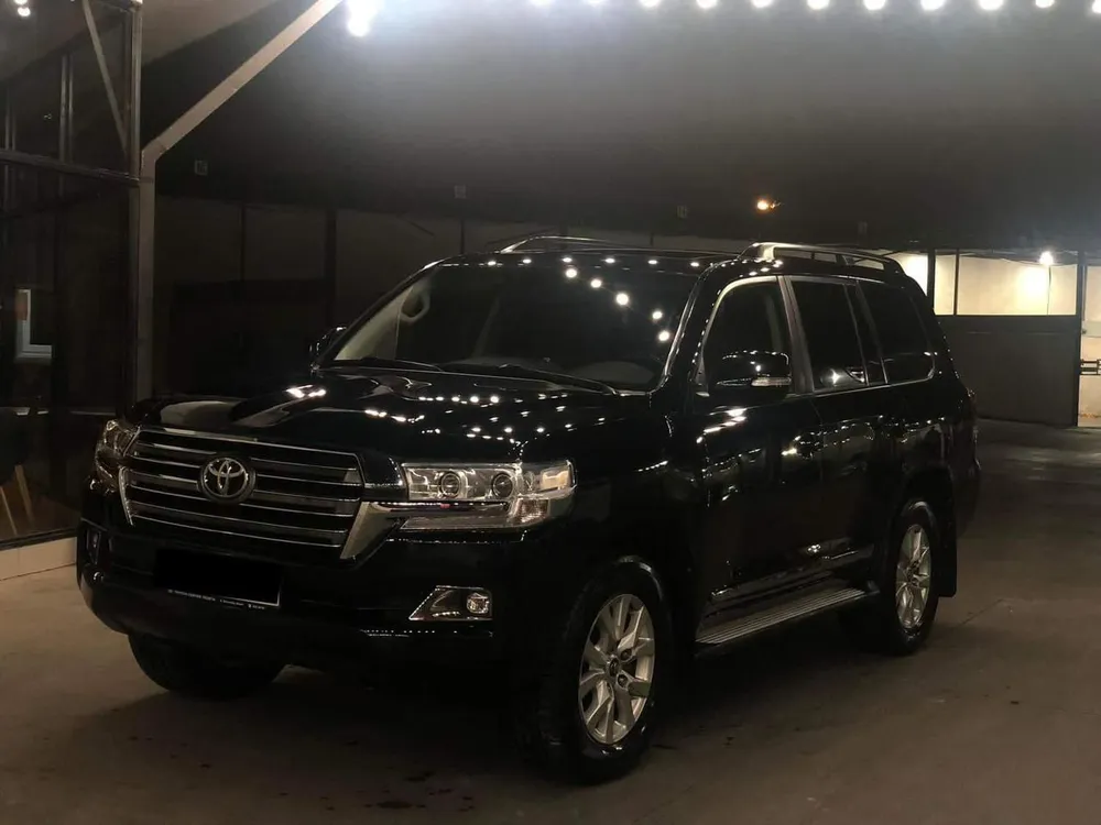 Toyota Land Cruiser 200 photo 3