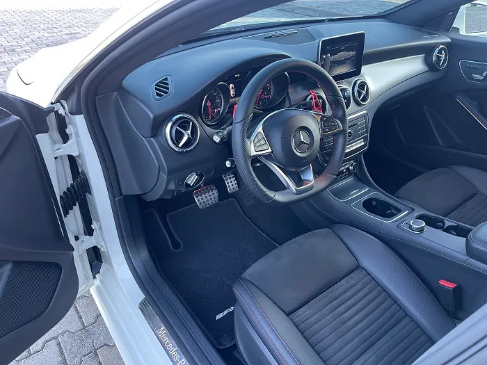 Mercedes CLA photo 3