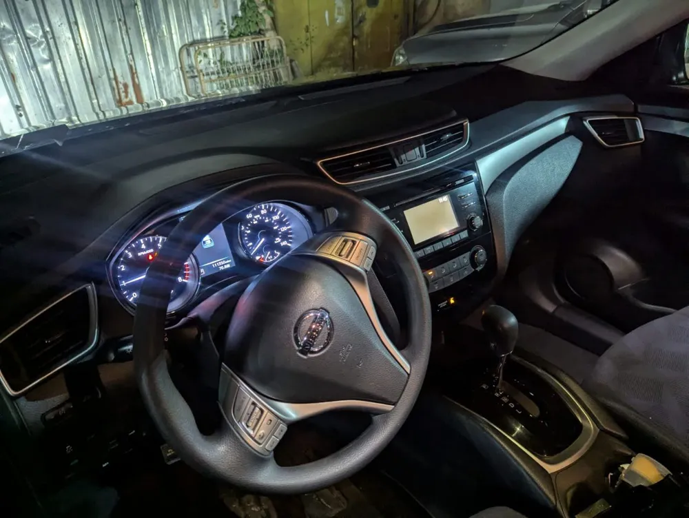 Nissan Rogue photo 2