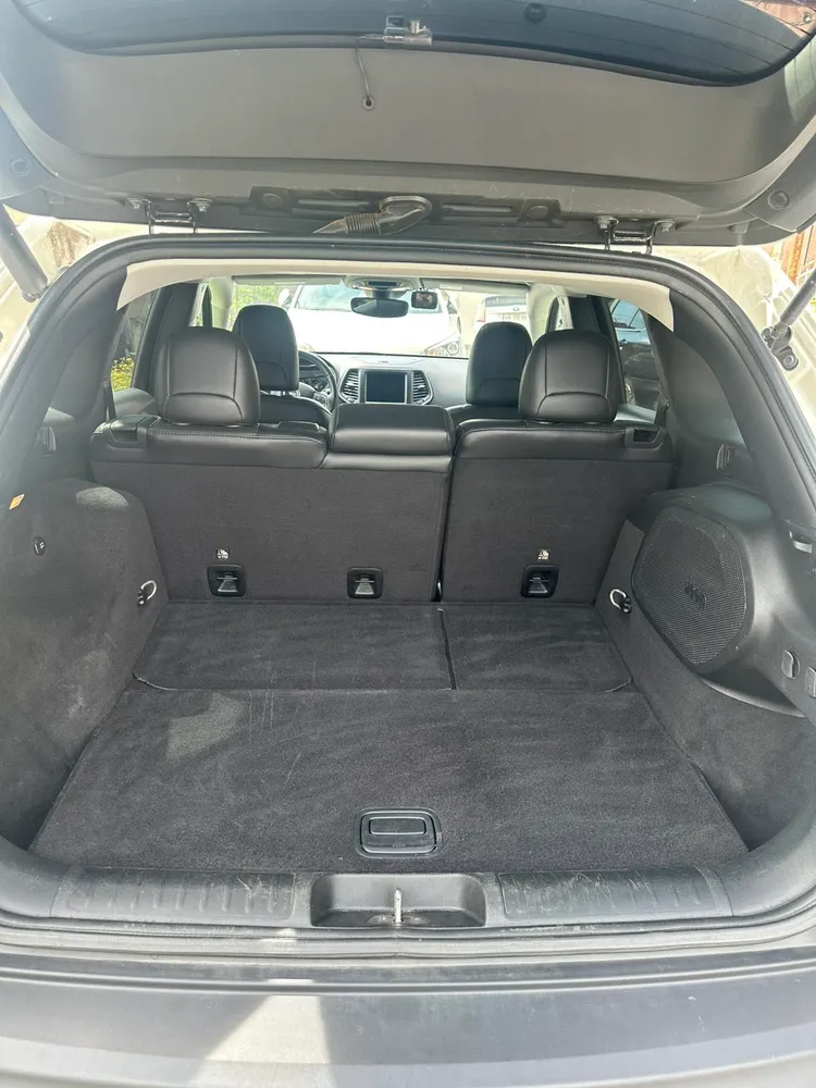 Jeep Cherokee photo 4