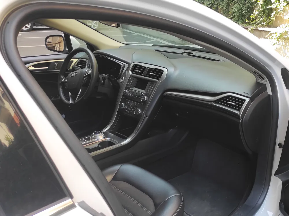 Ford Fusion photo 3