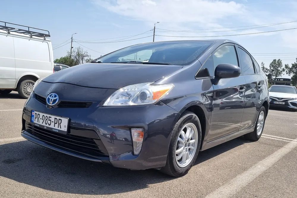 Toyota Prius photo 2