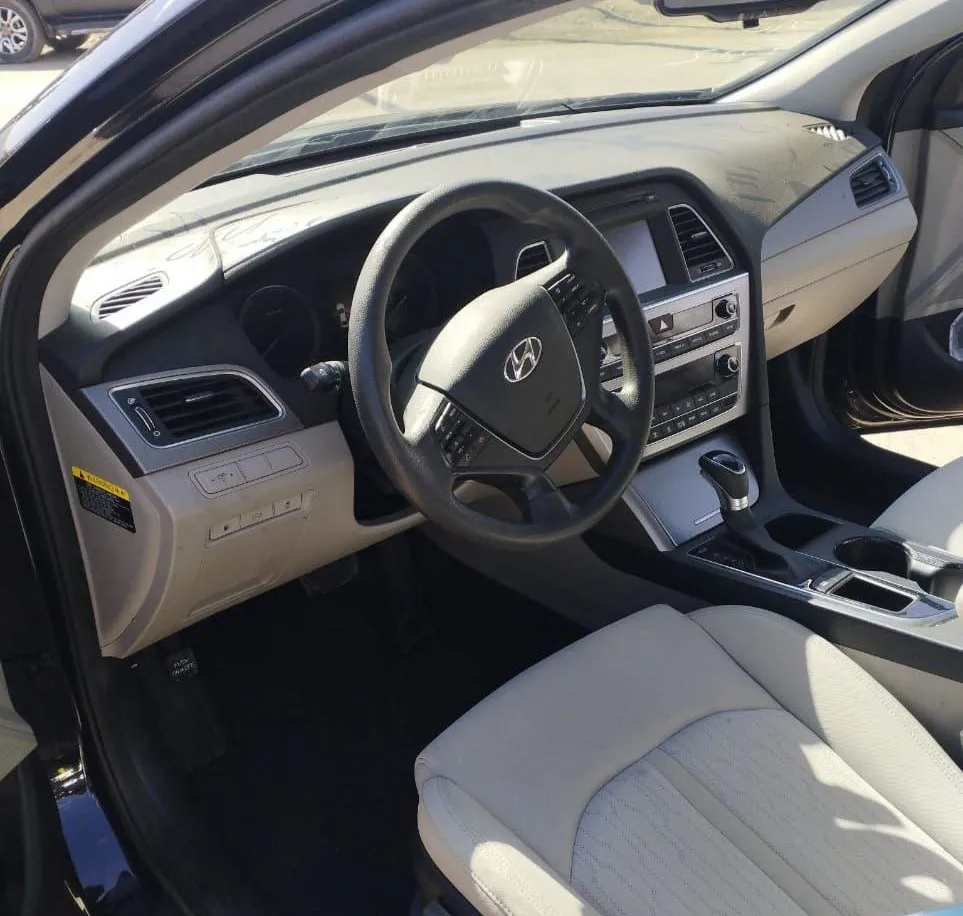 Hyundai Sonata photo 4