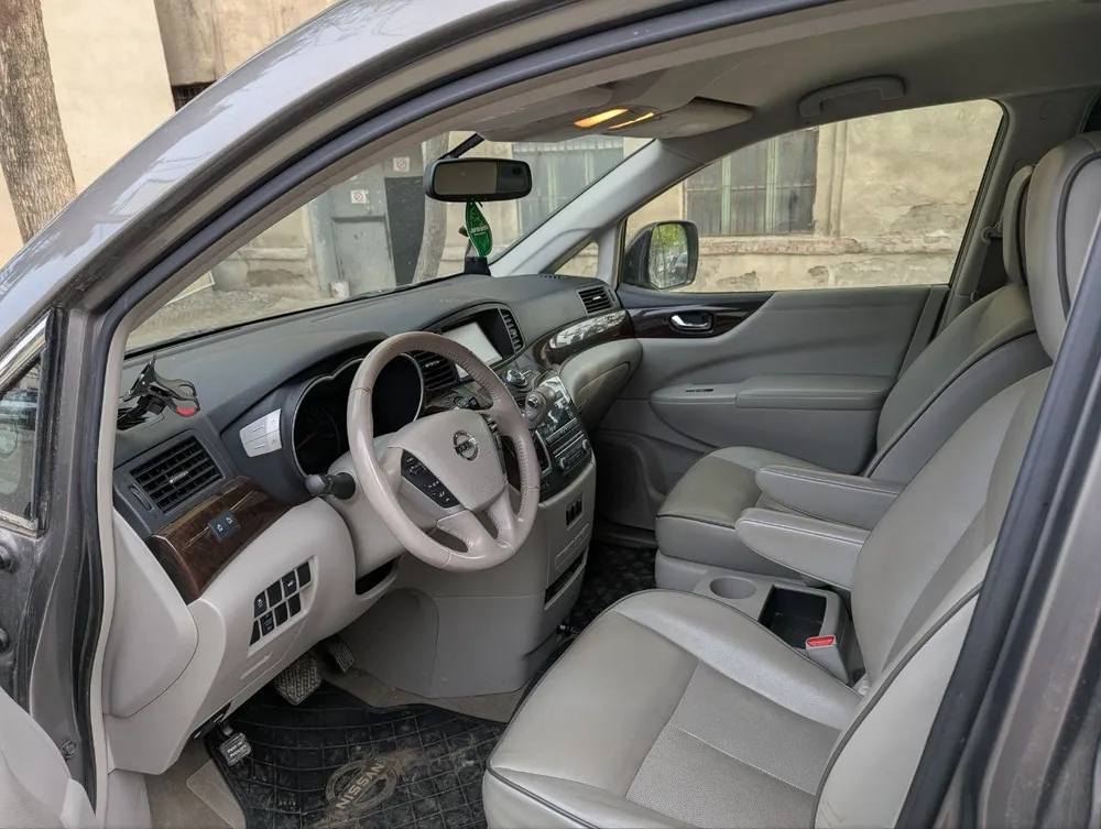 Nissan Quest photo 3