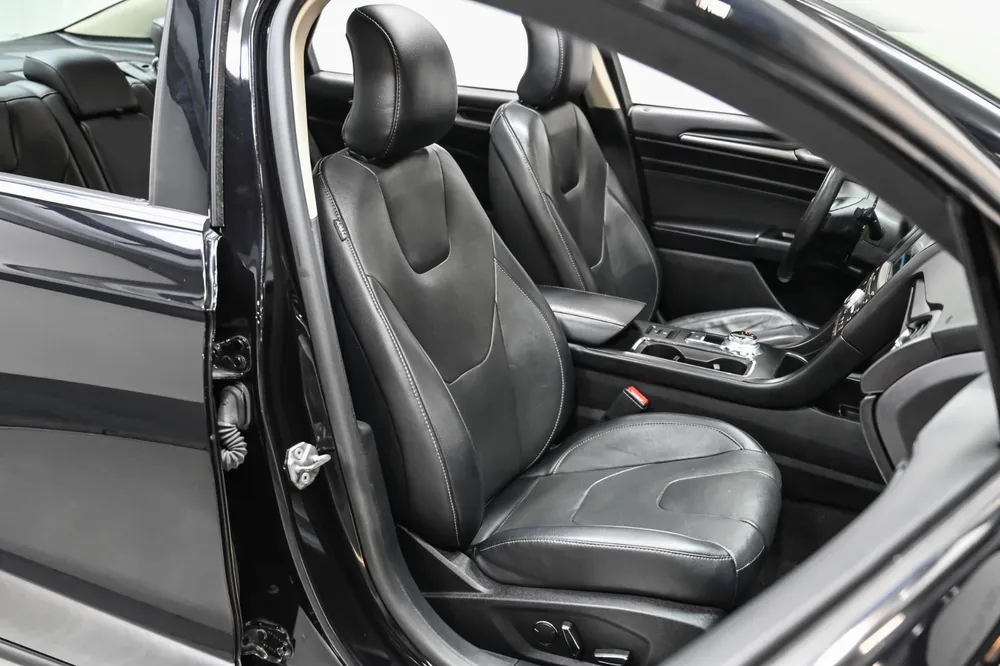 Ford Fusion Titanium Hybrid photo 6