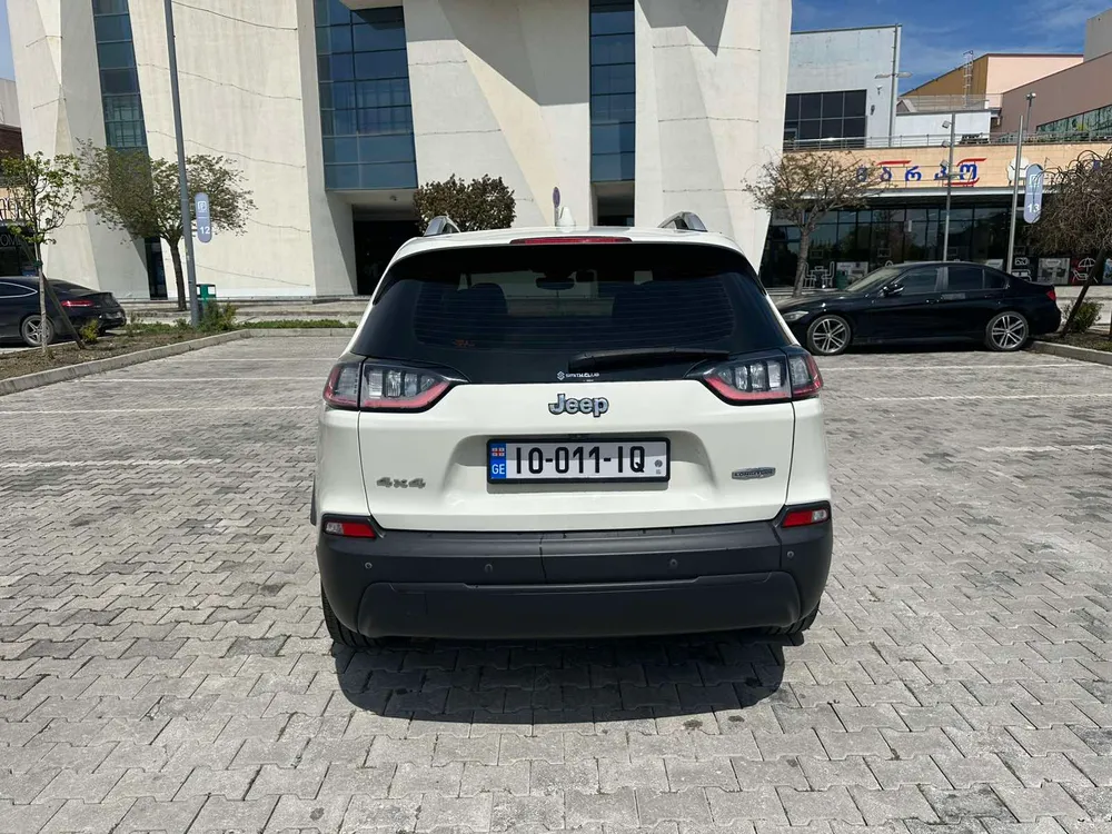 Jeep Cherokee photo 7