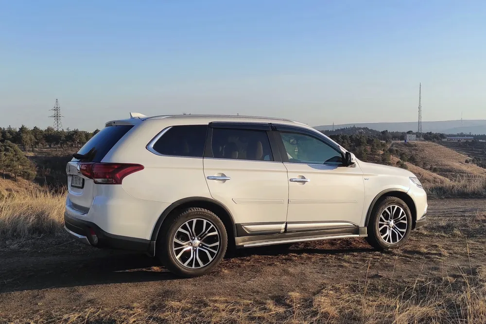 Mitsubishi Outlander photo 4