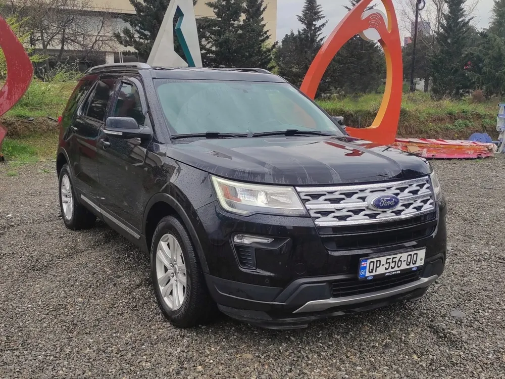 Ford Explorer photo 8