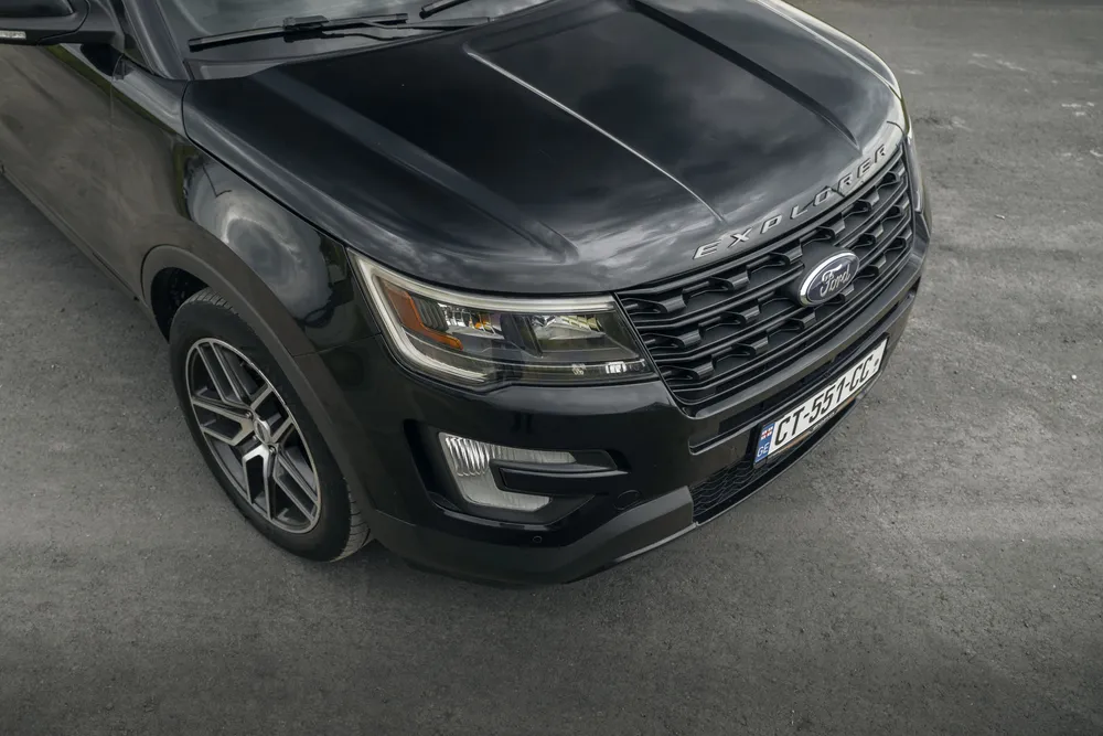 Ford Explorer 7-seater photo 3
