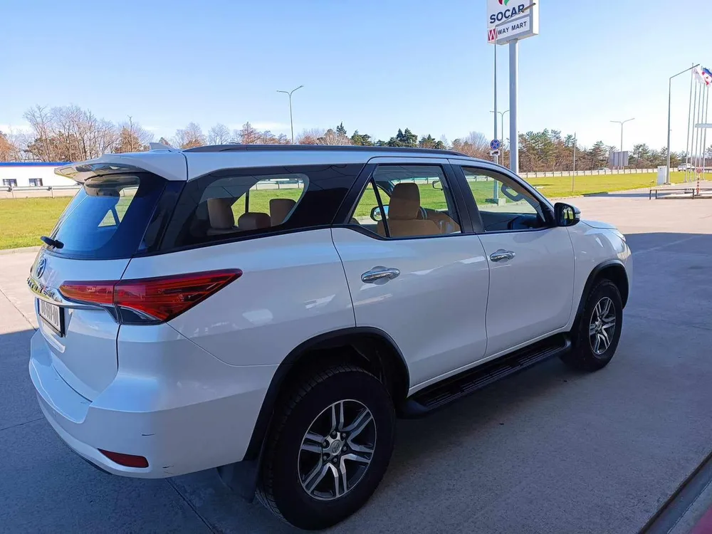 Toyota Fortuner  photo 3