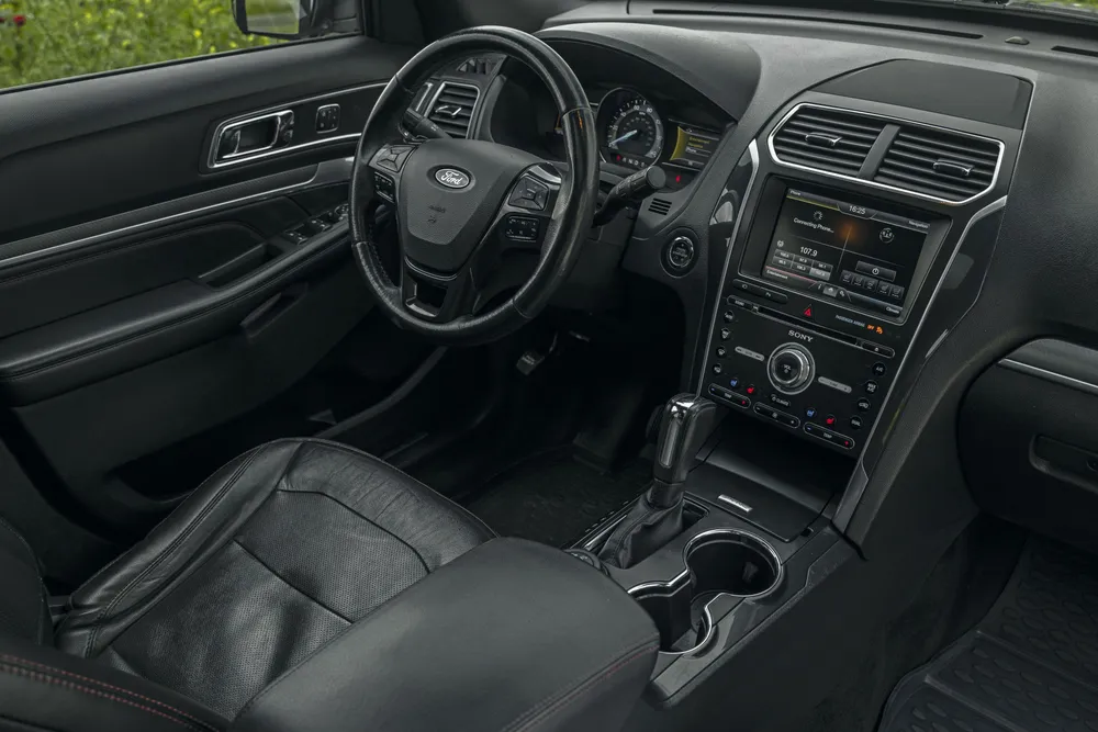 Ford Explorer 7-seater photo 7