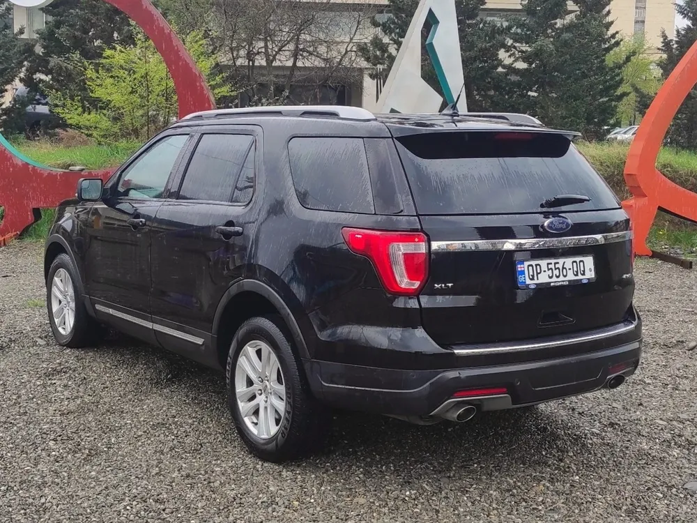 Ford Explorer photo 9