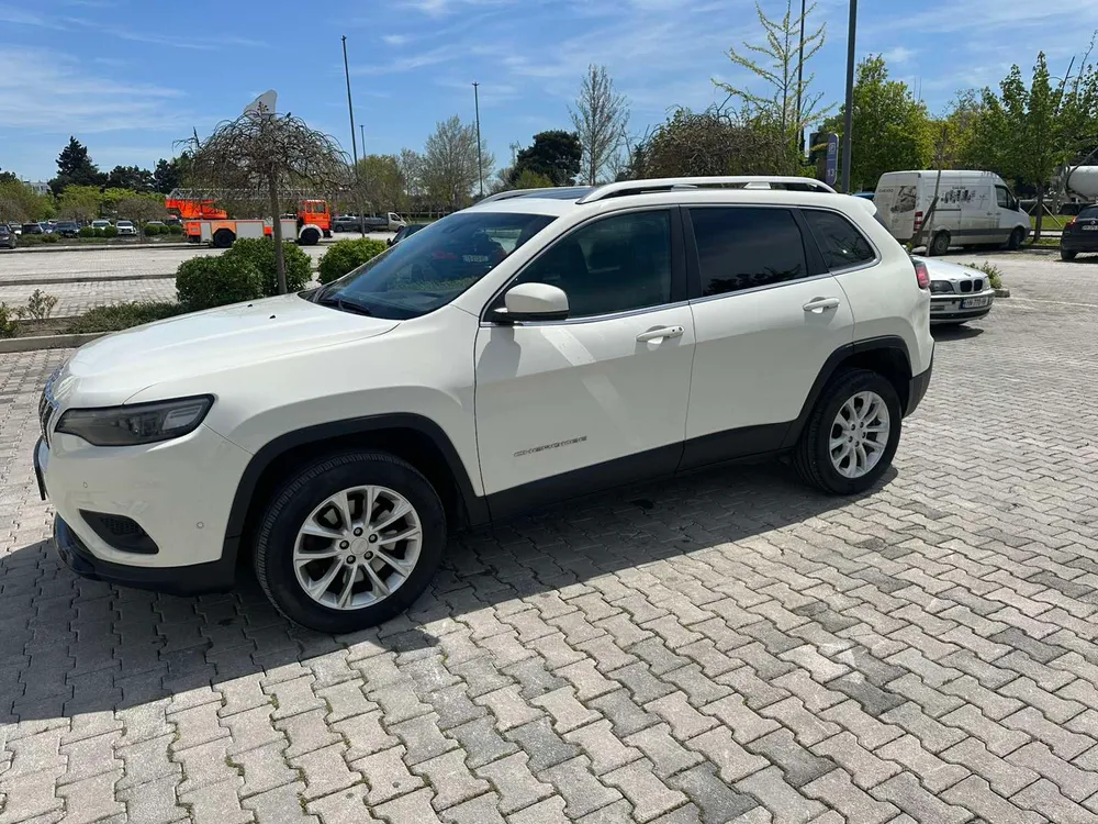 Jeep Cherokee photo 8