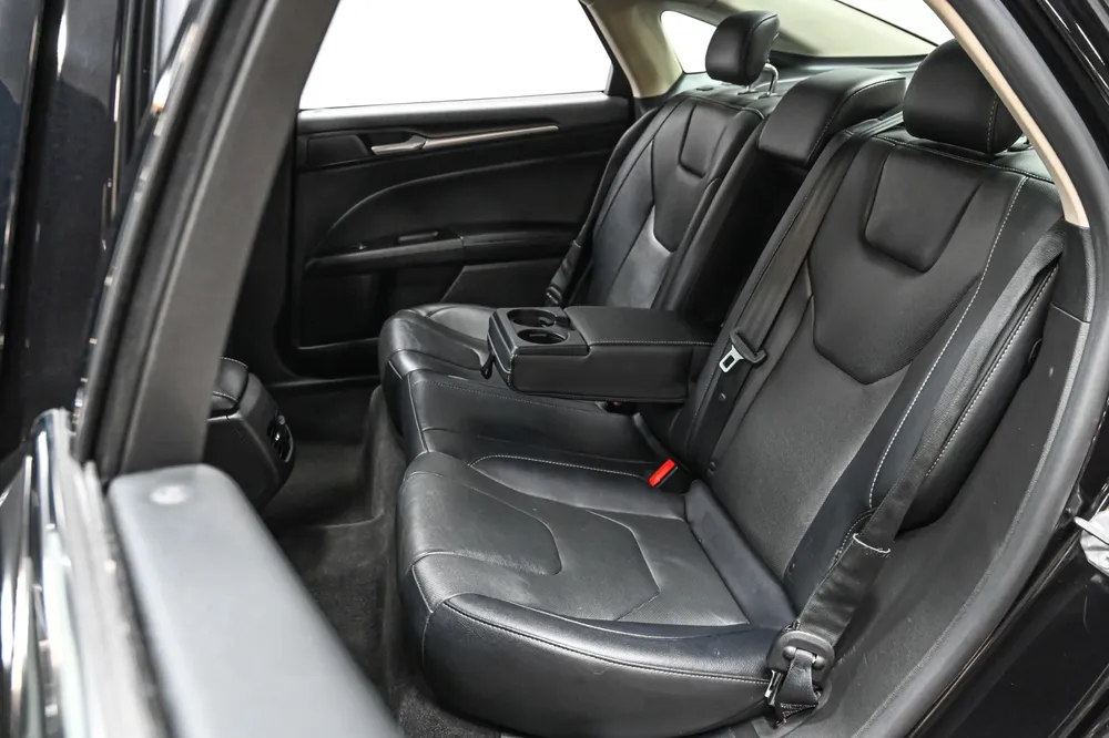 Ford Fusion Titanium Hybrid photo 11