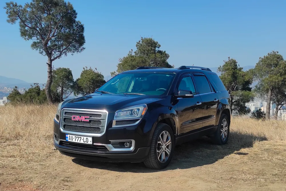 GMC Acadia photo 3
