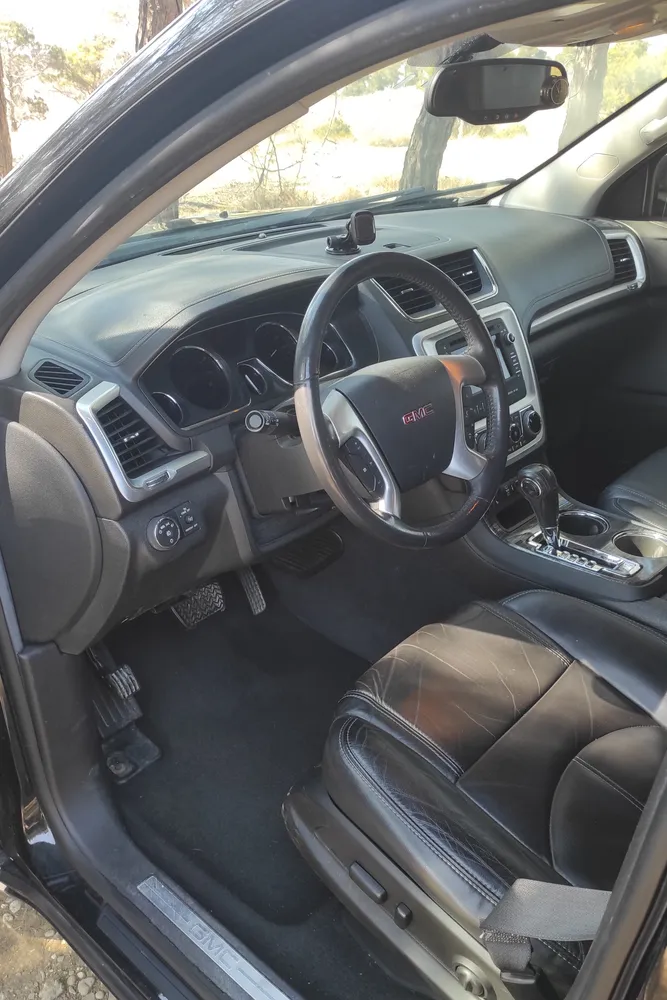 GMC Acadia photo 10