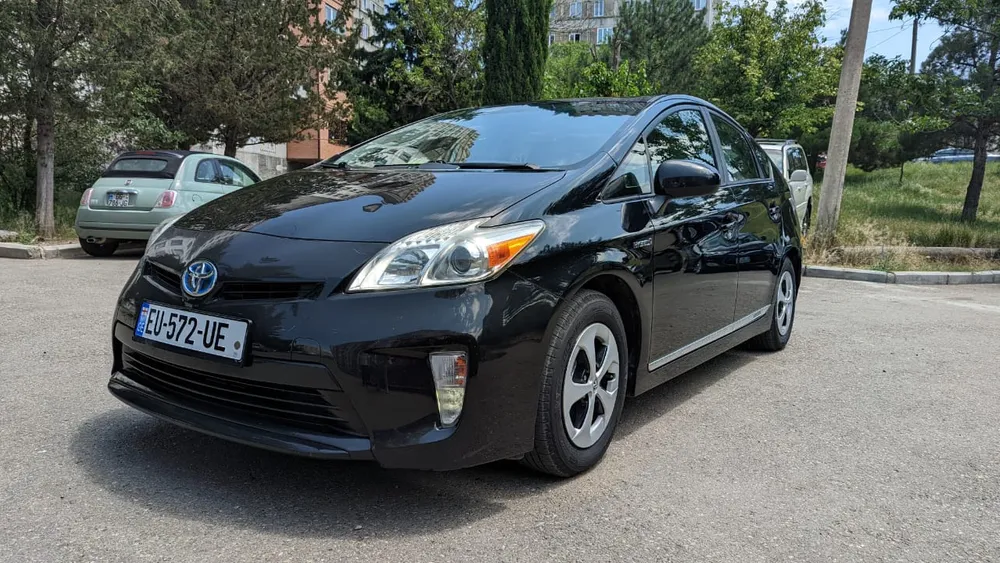 Toyota Prius photo 2