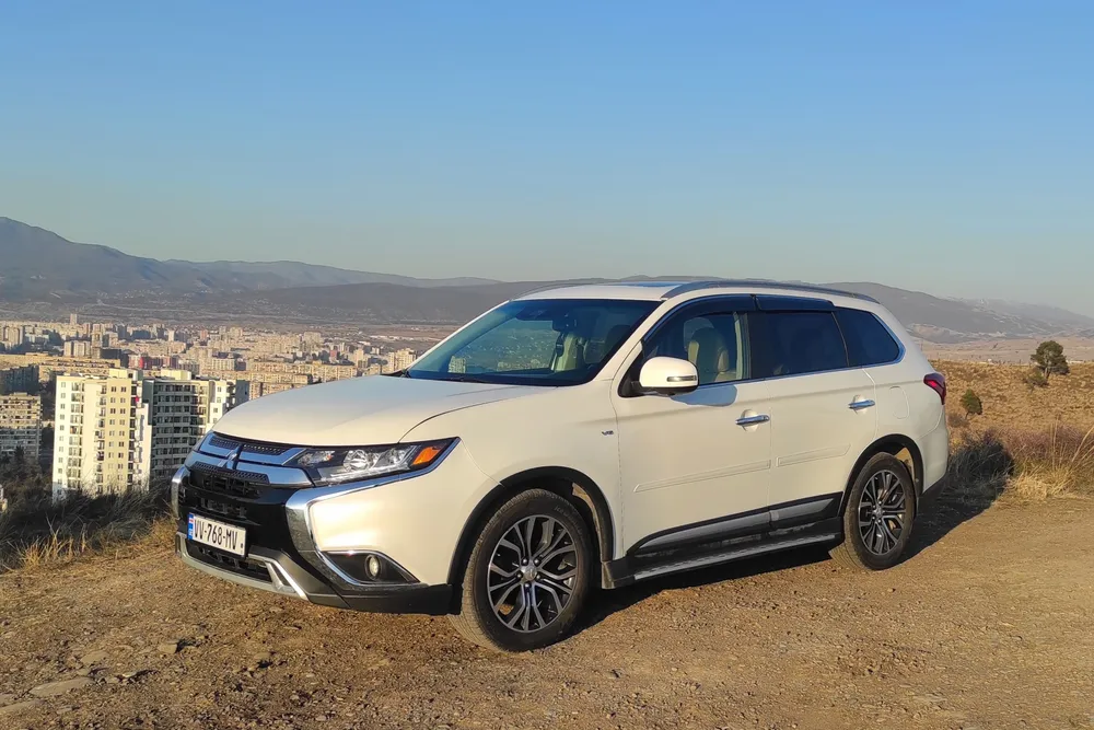 Mitsubishi Outlander photo 2