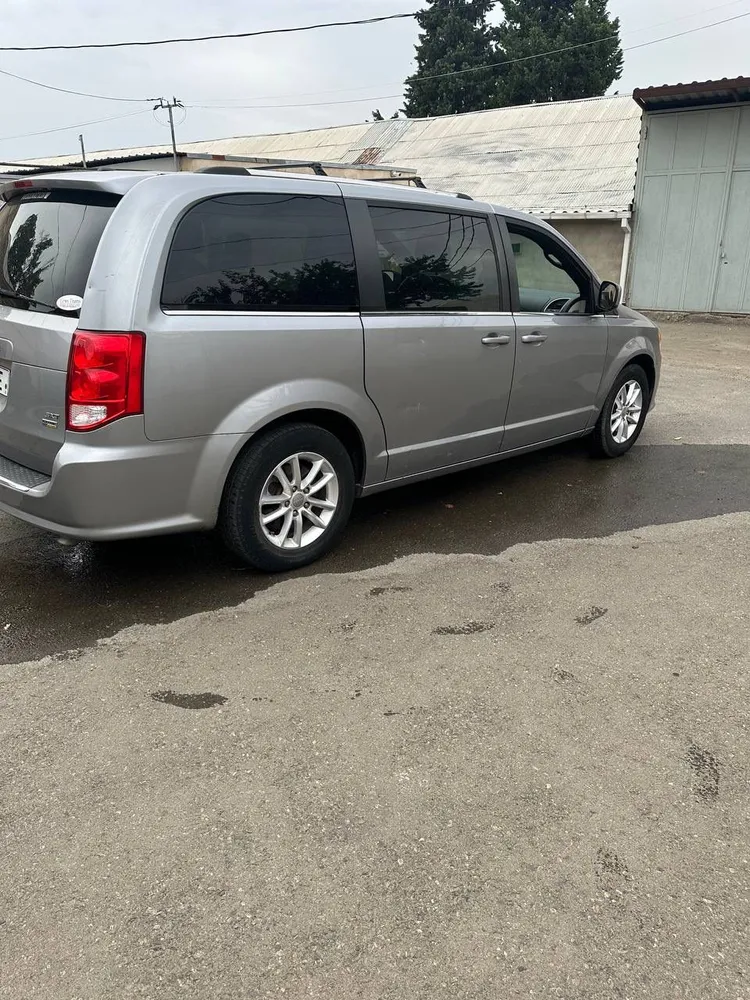 Dodge Grand Caravan photo 5