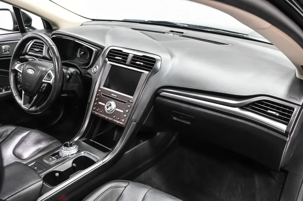 Ford Fusion Titanium Hybrid photo 5