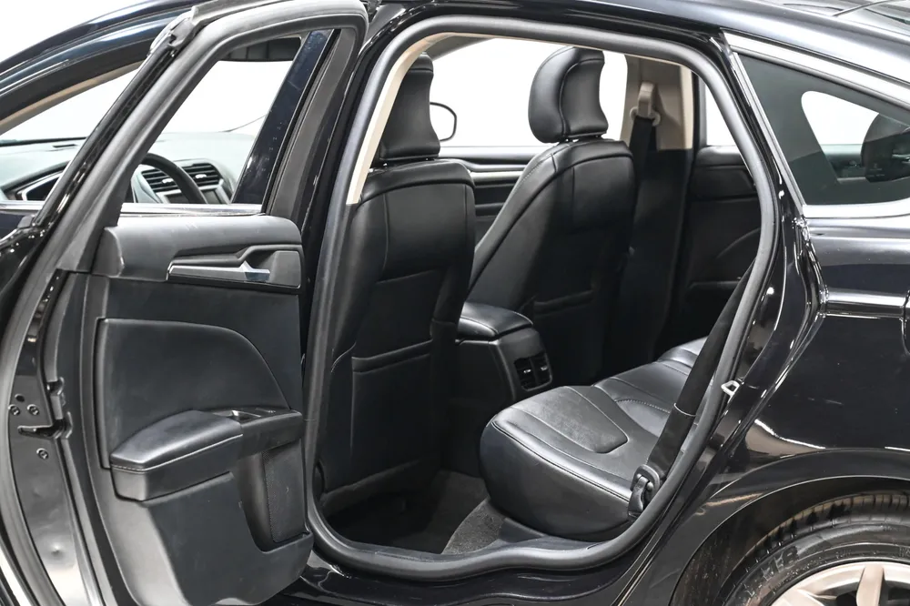Ford Fusion Titanium Hybrid photo 10
