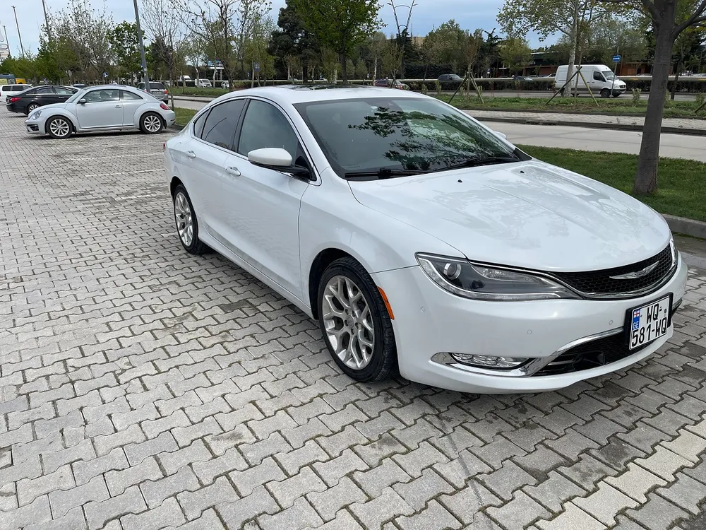 Chrysler 200