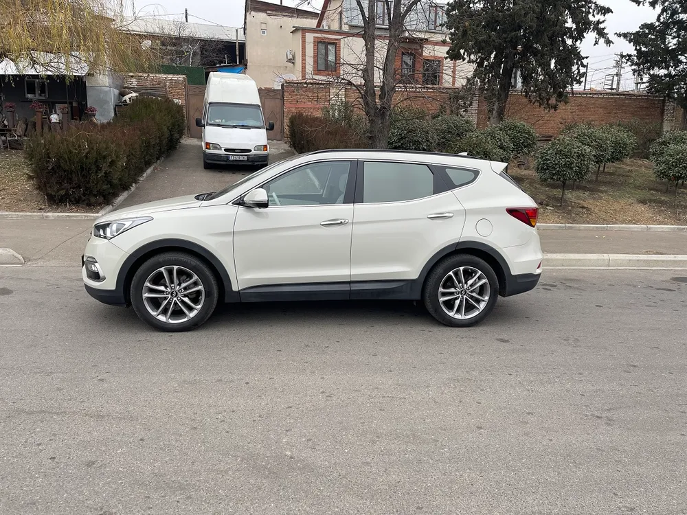 Hyundai Santa FE photo 3