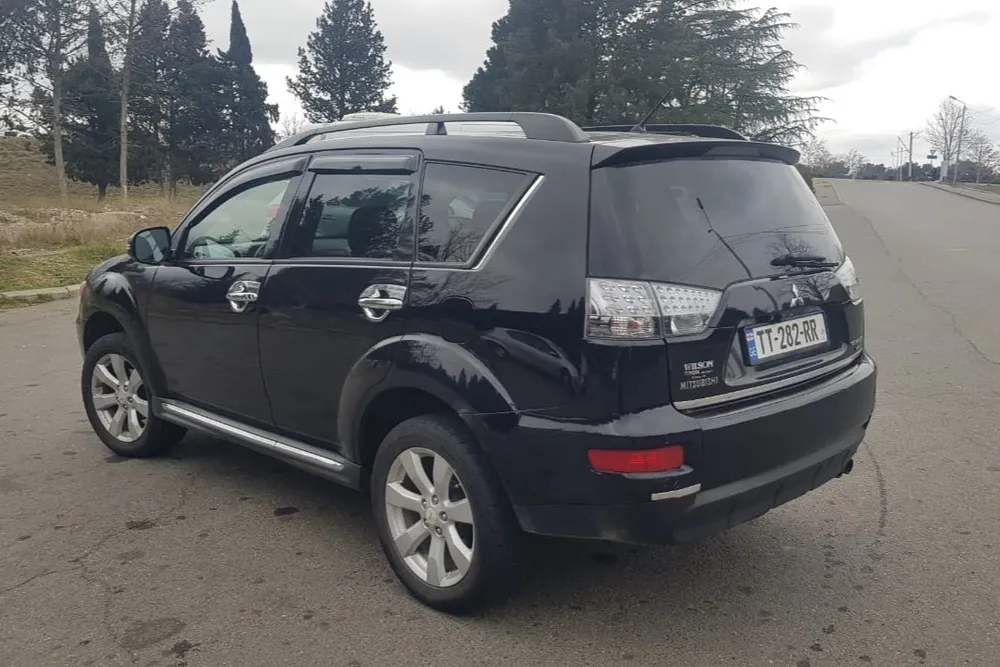 Mitsubishi Outlander photo 5