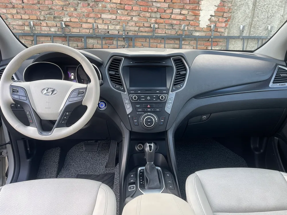 Hyundai Santa FE photo 2