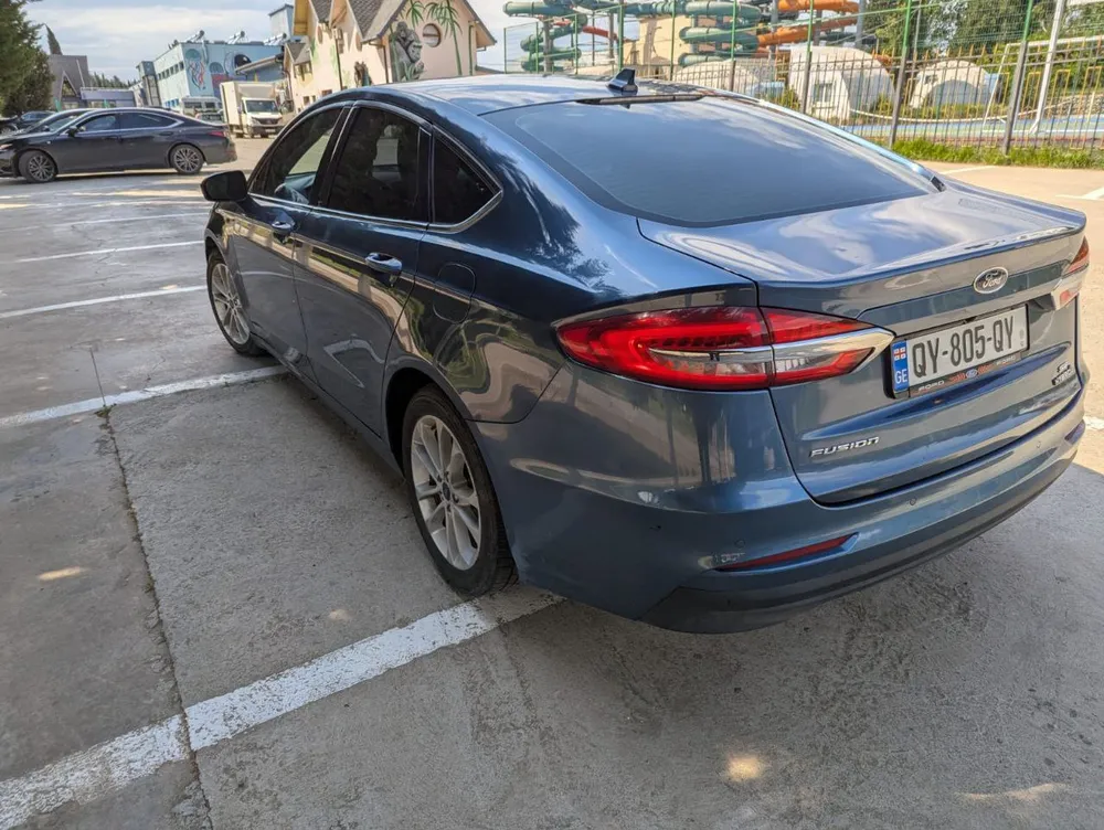 Ford Fusion photo 4