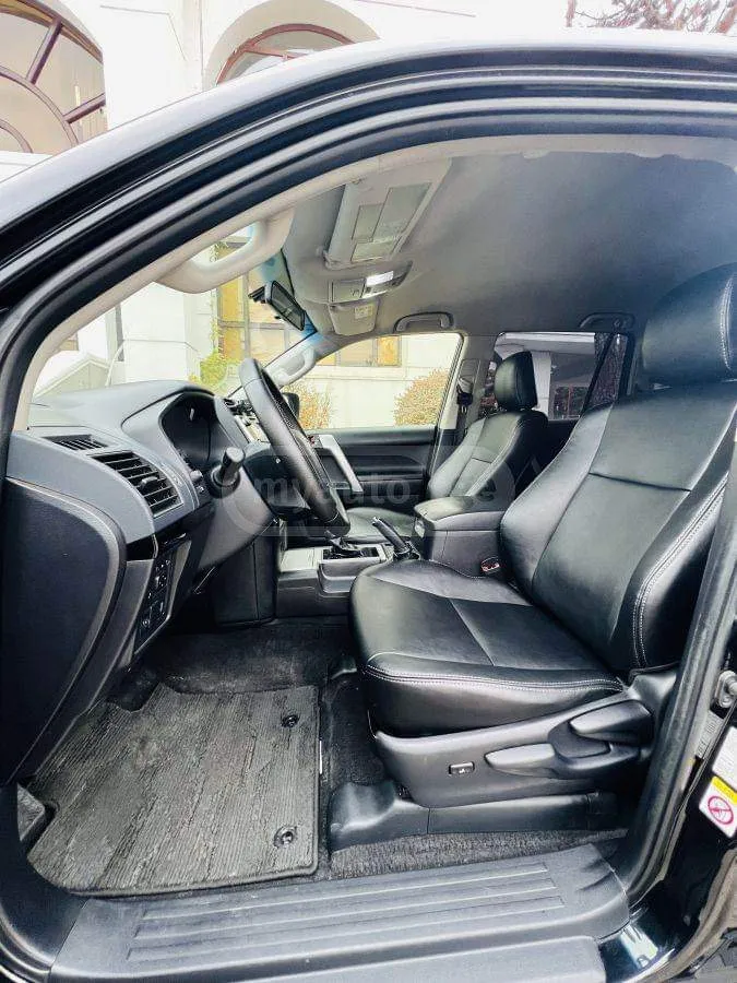 Land Cruiser Prado photo 4