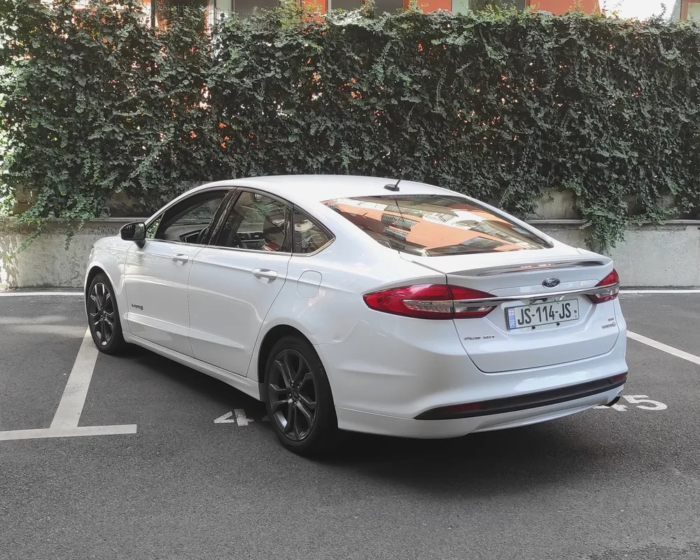 Ford Fusion photo 8